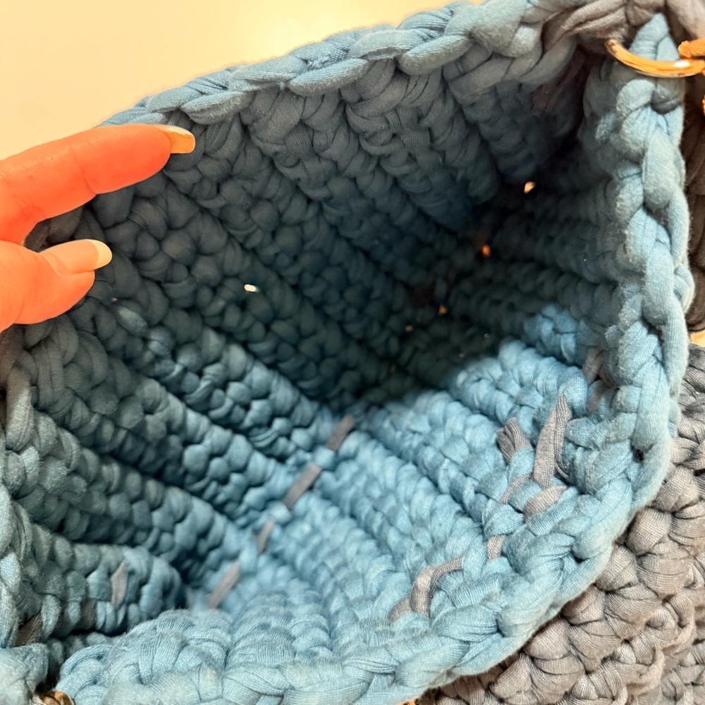 Crochetted handmade crossbody/shoulder bag in teal green, gold tone metal chain - Picture 10 of 10